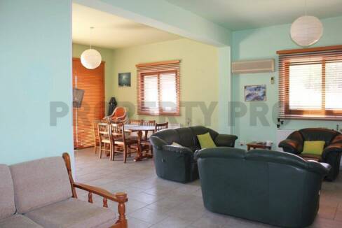 For Sale, Three-Bedroom Detached Ground Floor House in Dali