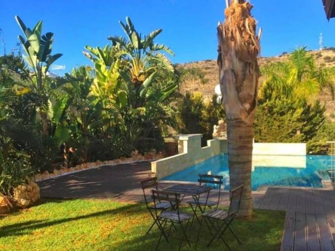 For Sale, 4bdr +Attic Amazing Villa in Palodia, Limassol
