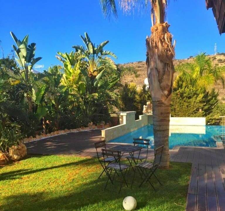 For Sale, 4bdr +Attic Amazing Villa in Palodia, Limassol