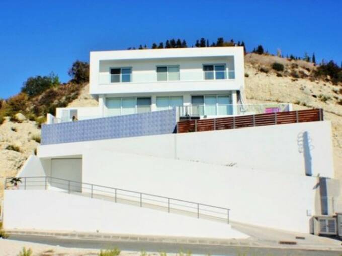 Outstanding Villa for sale in Tsada/Paphos