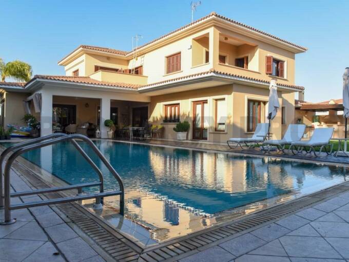 For Sale, Four-Bedroom plus Maid’s Room Luxury Villa in Strovolos
