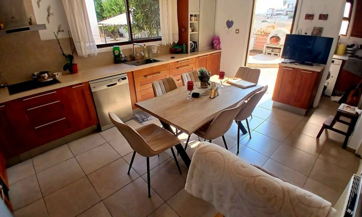 WhatsApp Image 2025-11-28 at 11.59.53